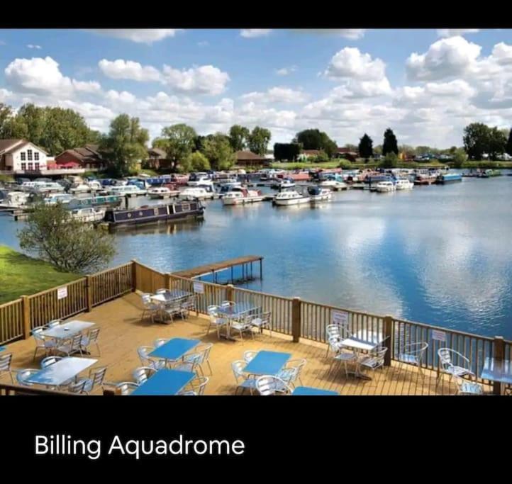 Billing Aquadrome Northampton, Royale Poplar Km12 Apartment Bagian luar foto