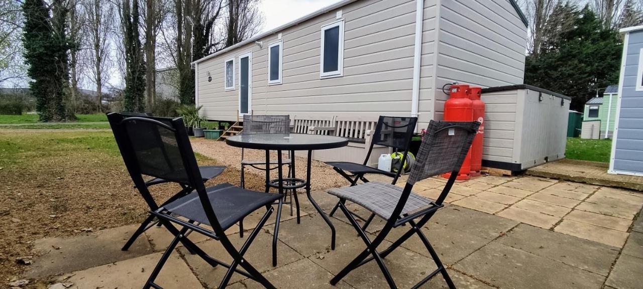 Billing Aquadrome Northampton, Royale Poplar Km12 Apartment Bagian luar foto