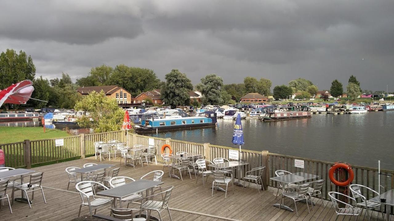 Billing Aquadrome Northampton, Royale Poplar Km12 Apartment Bagian luar foto