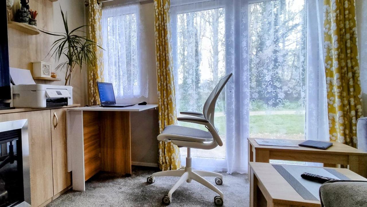 Billing Aquadrome Northampton, Royale Poplar Km12 Apartment Bagian luar foto